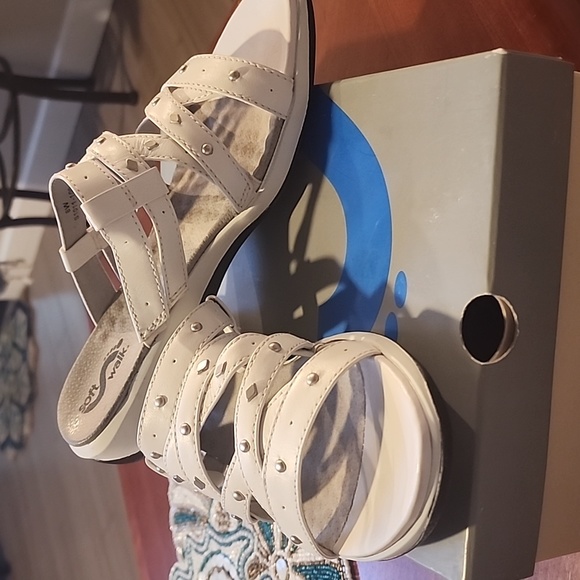 Trinidad white softwalk sandals - Picture 1 of 6